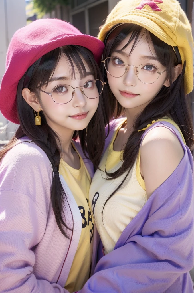 arale,hair(purple、Shoulder length)、Big glasses、hat(red、The brim is yellow、鳥の羽がhatの左右に付いてる)、Overalls up to the chest、Pink T-shirt、girl、high quality、high resolution