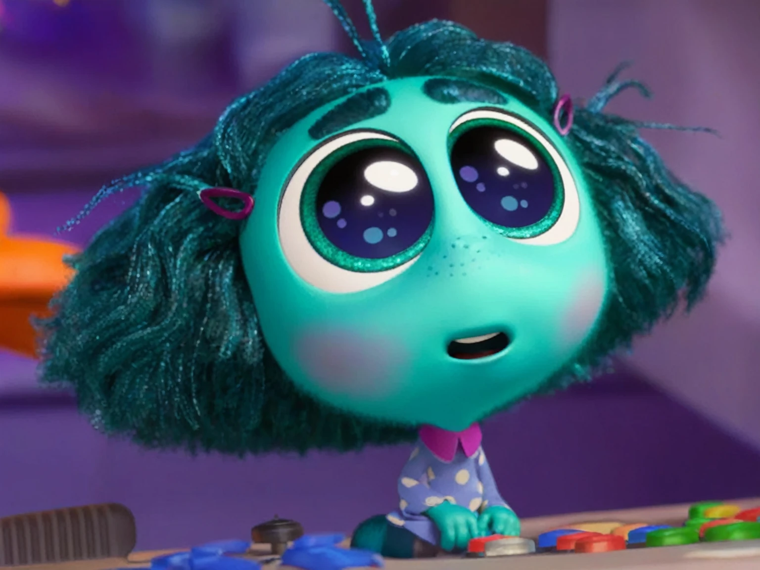 a close-up of a cartoon character with blue hair and green eyes, still from the alien girl movie, cute pixar character, pixar coronavirus movie, cute pixar character design, frame from pixar film, pixar movie screenshot, still from the pixar movie, depicted como um personagem da Pixar, pixar doll deep focus, Still from a Pixar film, as a character from Pixar Consumption