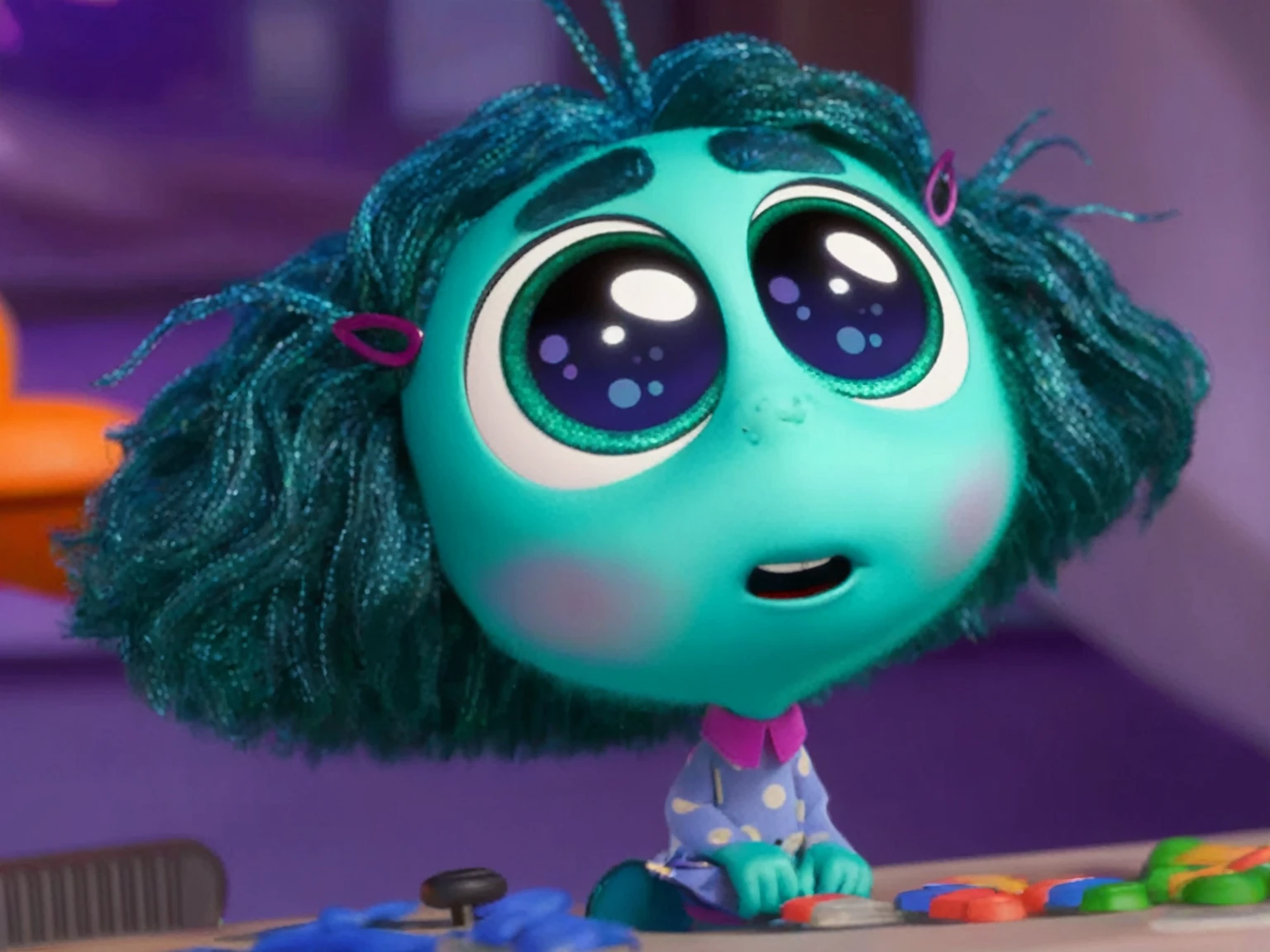 a close-up of a cartoon character with blue hair and green eyes, still from the alien girl movie, cute pixar character, pixar coronavirus movie, cute pixar character design, frame from pixar film, pixar movie screenshot, still from the pixar movie, depicted como um personagem da Pixar, pixar doll deep focus, Still from a Pixar film, as a character from Pixar Consumption