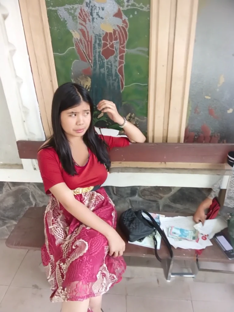Change clothes, tight red t-shirt