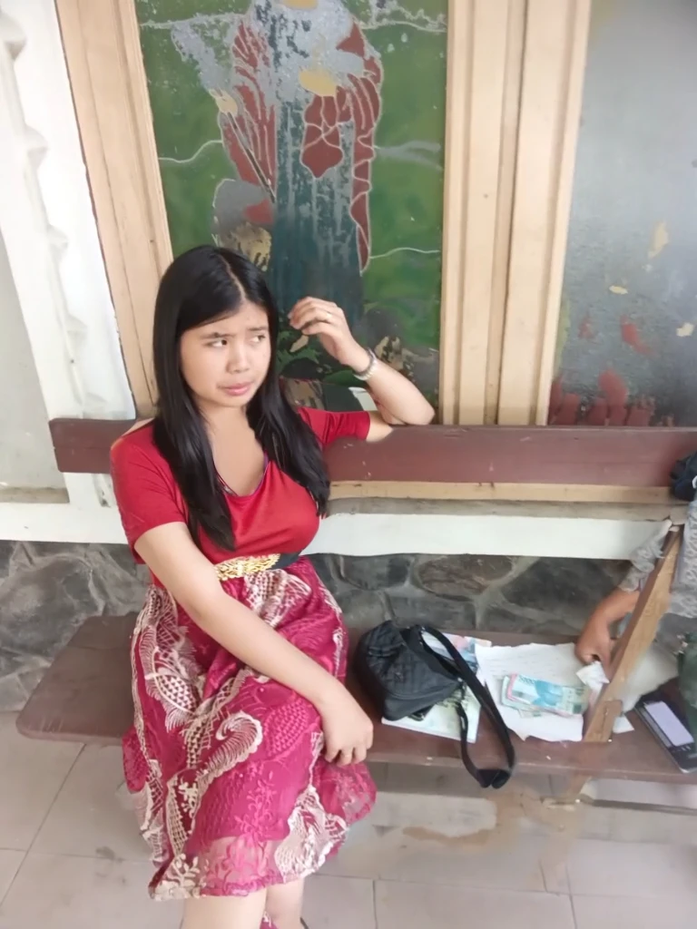 Change clothes, tight red t-shirt 