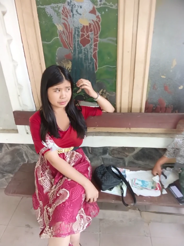 Change clothes, tight red t-shirt
