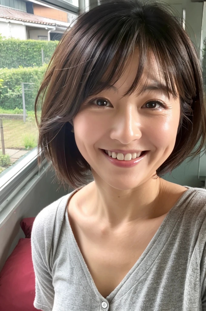 48 years old Big Breasts woman A kind smile Big eyes Front teeth Short Bob Hair Japanese classmate Saggy breasts Sexy appeal