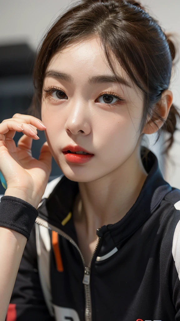 Highly detailed CG Unity 8K wallpapers，top Quority，Super detailed，tmasterpiece，realisticlying，photograph realistic，Very detailed cute girl，25 age old，musculature，Microabs，Round eyes，peeping at the viewer，Be red in the face，parted lip，Half-body shooting，
track suit ， gym room，short hair 