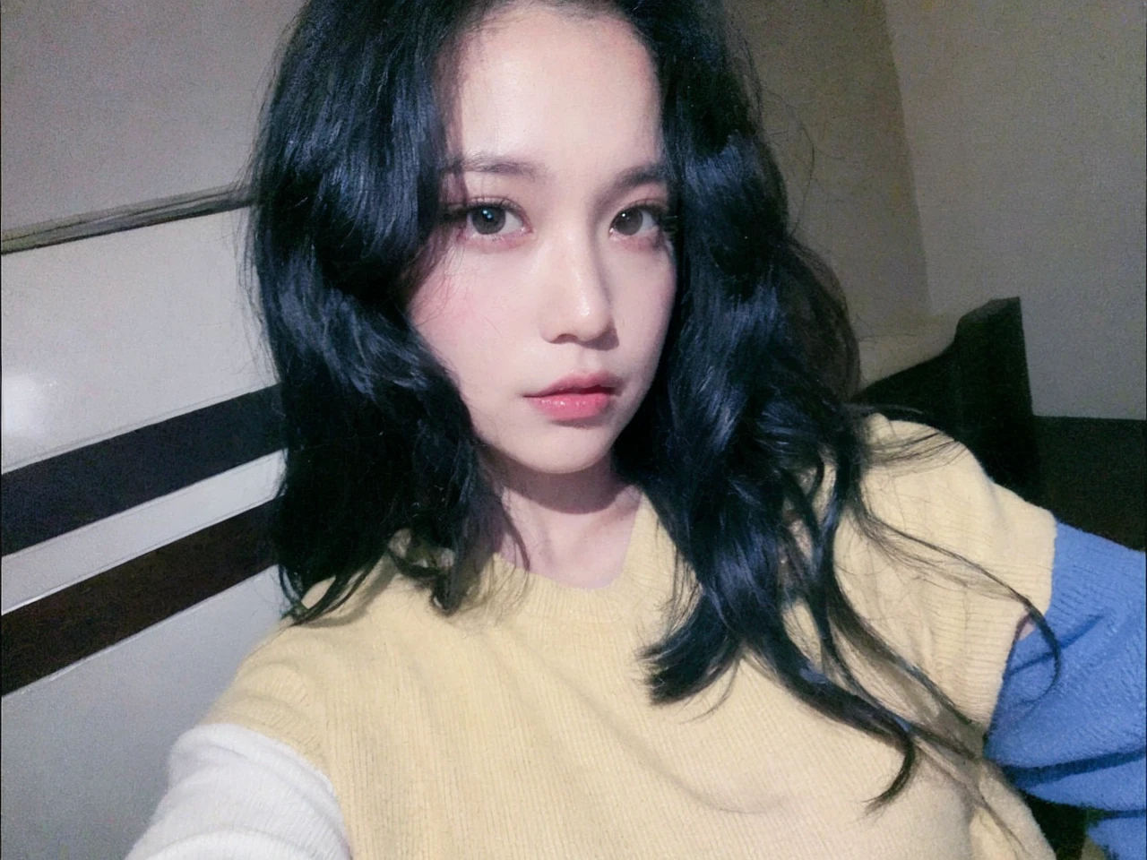 (((Best image quality,8K quality),tmasterpiece)), Drawing style tag: Natural casual hairstyle:1.2, dress detailed:1.1, The body emphasized: 1. Slender female abs:1.3, plumw:1.2, Summary of body details: Refined face:1, double eyelid:1, ssmile:1, Picture scene details: Beautiful village, Female life.