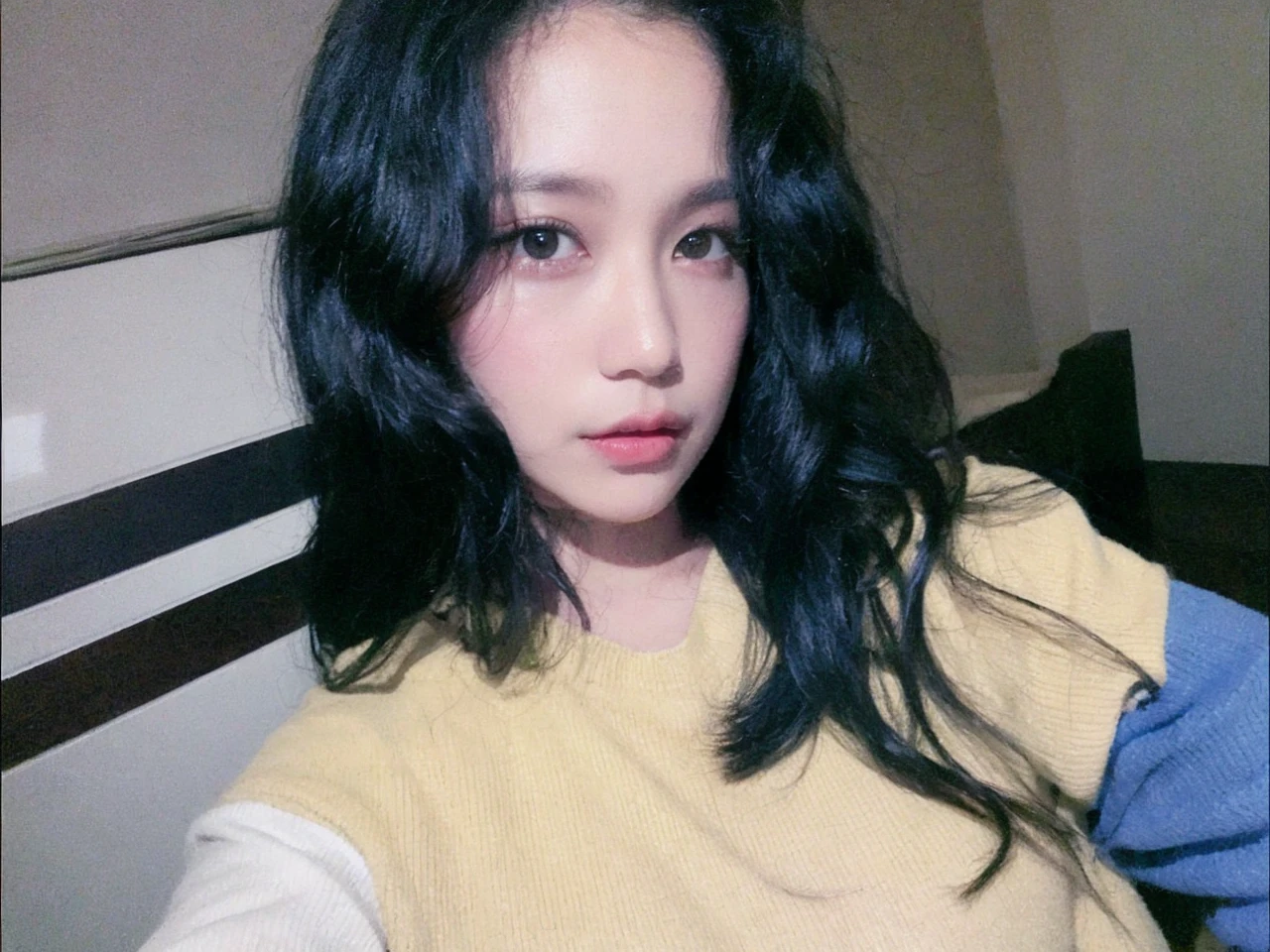 (((Best image quality,8K quality),tmasterpiece)), Drawing style tag: Natural casual hairstyle:1.2, dress detailed:1.1, The body emphasized: 1. Slender female abs:1.3, plumw:1.2, Summary of body details: Refined face:1, double eyelid:1, ssmile:1, Picture scene details: Beautiful village, Female life.