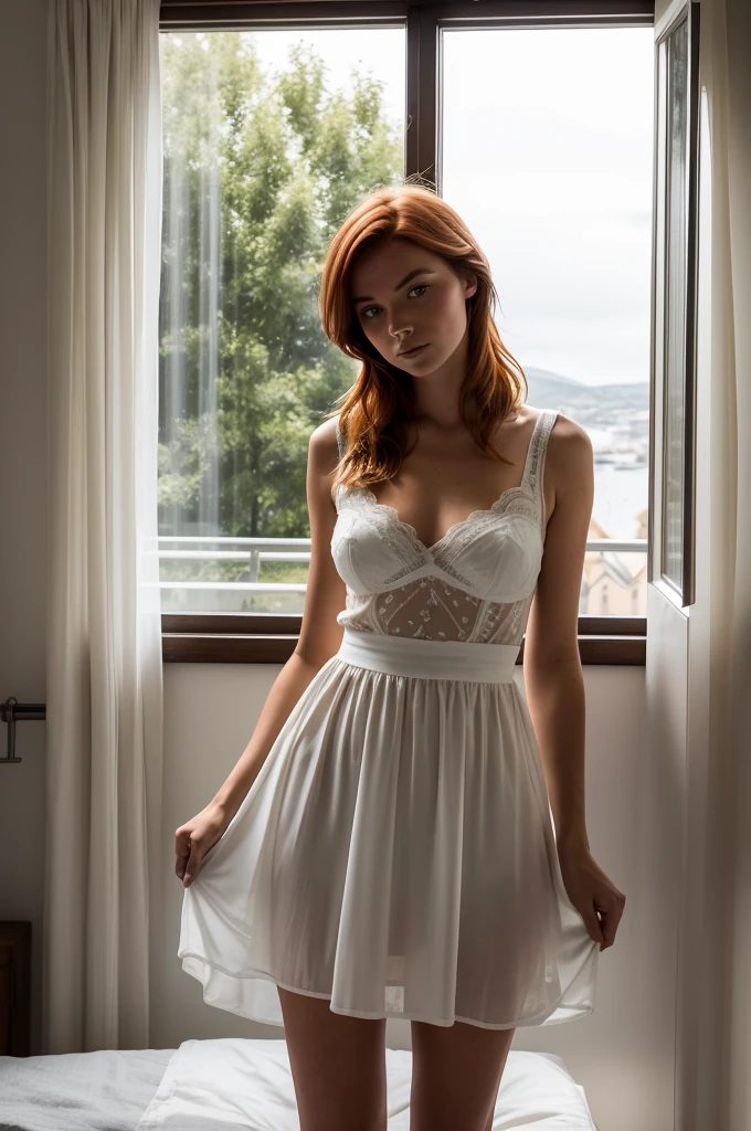 filles de , puéril, Cuisses fines, poitrine, Mince, robe courte blanche transparente, silhouette douce, rétroéclairage doux, debout près de la fenêtre de la chambre, matin, lumière du soleil, réchauffer, Doigts entrelacés, rousse avec des tache de rousseur, scandinave