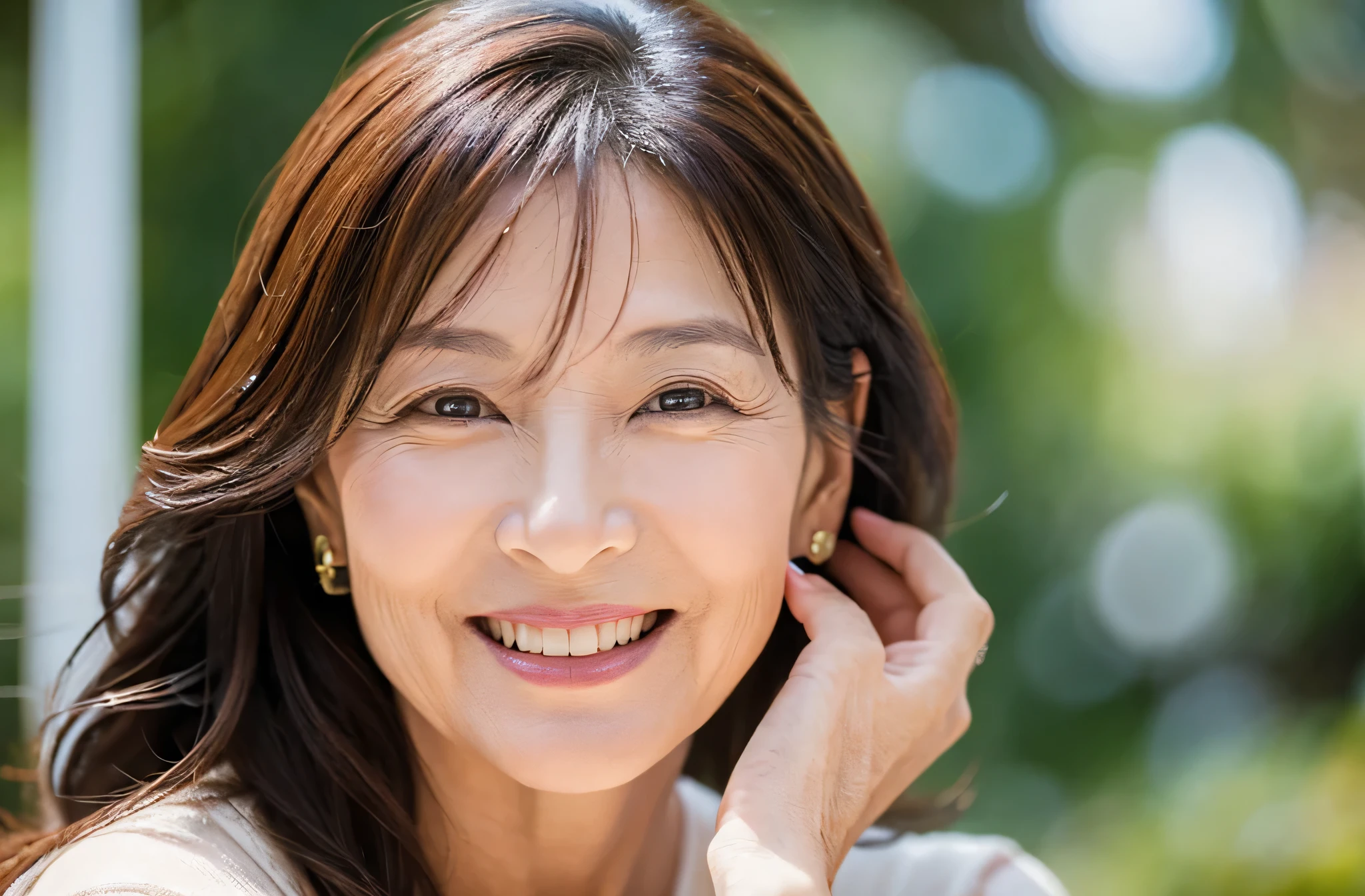 50 years old、smile、Lady、Elegant、Elegance、Shining eyes、stare、