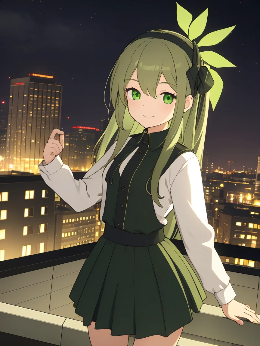 masterpiece, best quality, Very detailed,Ultra-high resolution，girl，From the work《Pitch-black bullets》，(Tina Sprunt)，night，Green eyes，Long blond hair，There is a small tuft of hair on the head，Green headband，Green Skirt，Smile，A simple smile，Harmless expressions of humans and animals，Long hair on both sides，(Green headband)，Standing，Akimbo，roof，Rooftop，City night scene