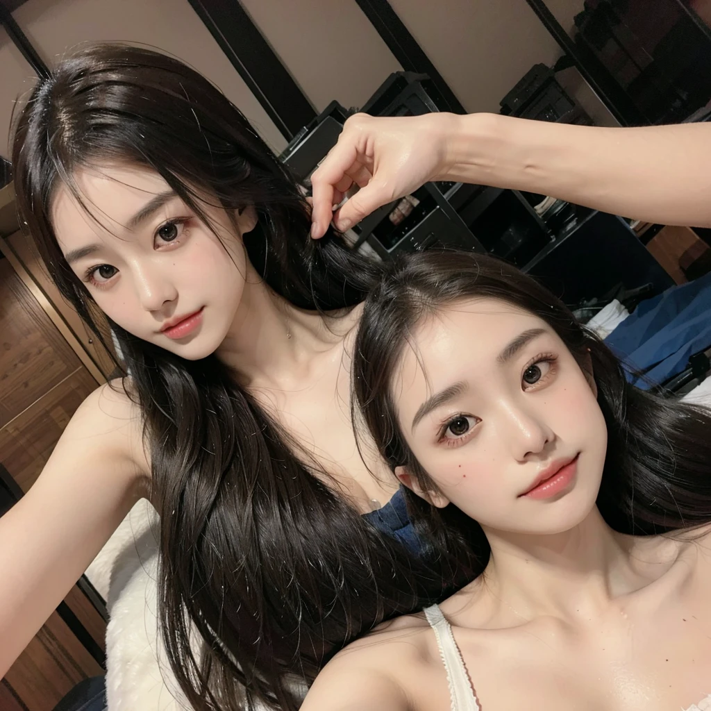 ((Realistic lighting、top-quality、8K、​masterpiece:1.3))、Clear focus:1.2、snfw:1.2,((nudde:1.3))、1girl in、perfectbodybeauty:1.4、Slim abs:1.1、dark-brown eyes、((dark brown hair、middlebreasts:1.2))、(Acceleration:1.4)、Slender face、on the beds、laying on back、Lying、Open your legs、Looking at the camera、(24 year old:1.3)、hyperdetailed face、A detailed eye、二重まぶた、a necklace、Bird's eye view