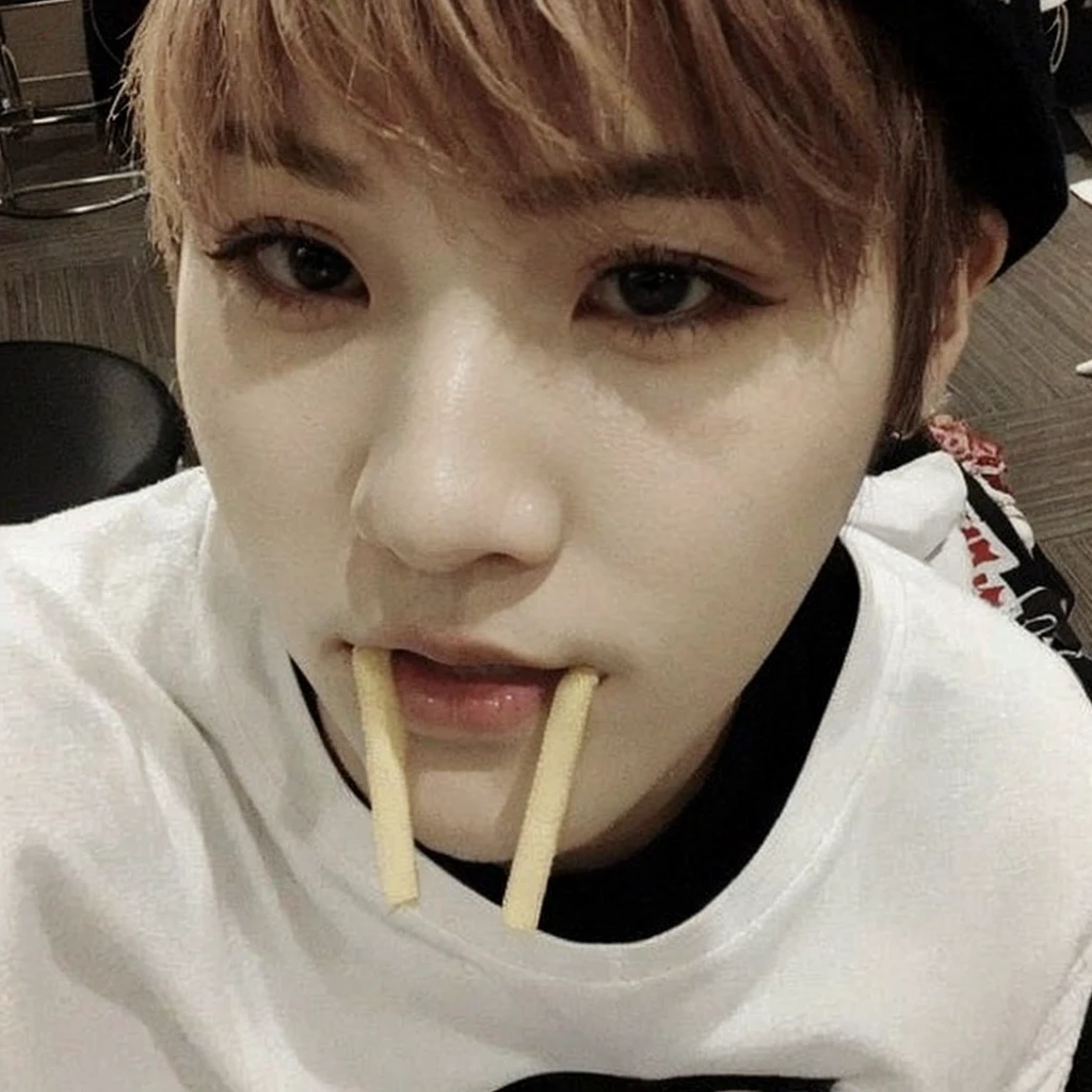 Ulzzang boy, ulzzang, boy, Korean ulzzang, Korean ulzzang boy, boy, ulzzang, black hair, min yoongi, min yoongi from bts, yoongi, suga, suga from bts, cute face, cute eyes, cute