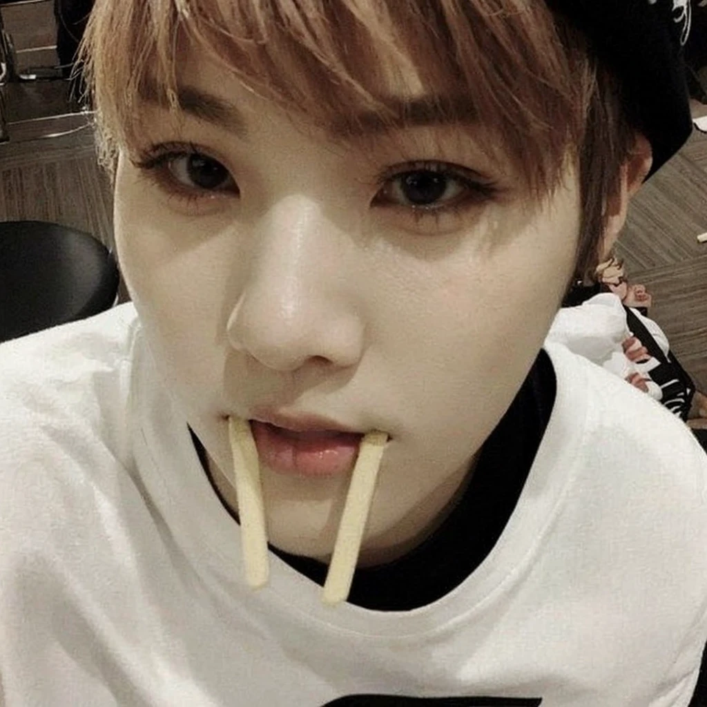 Ulzzang boy, ulzzang, boy, Korean ulzzang, Korean ulzzang boy, boy, ulzzang, black hair, min yoongi, min yoongi from bts, yoongi, suga, suga from bts, cute face, cute eyes, cute