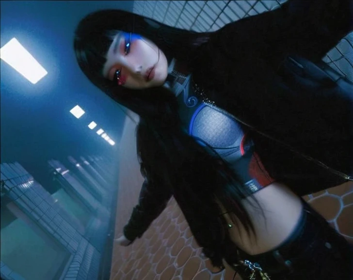 Cyberpunk,girl with blue glasses,Luces led.
