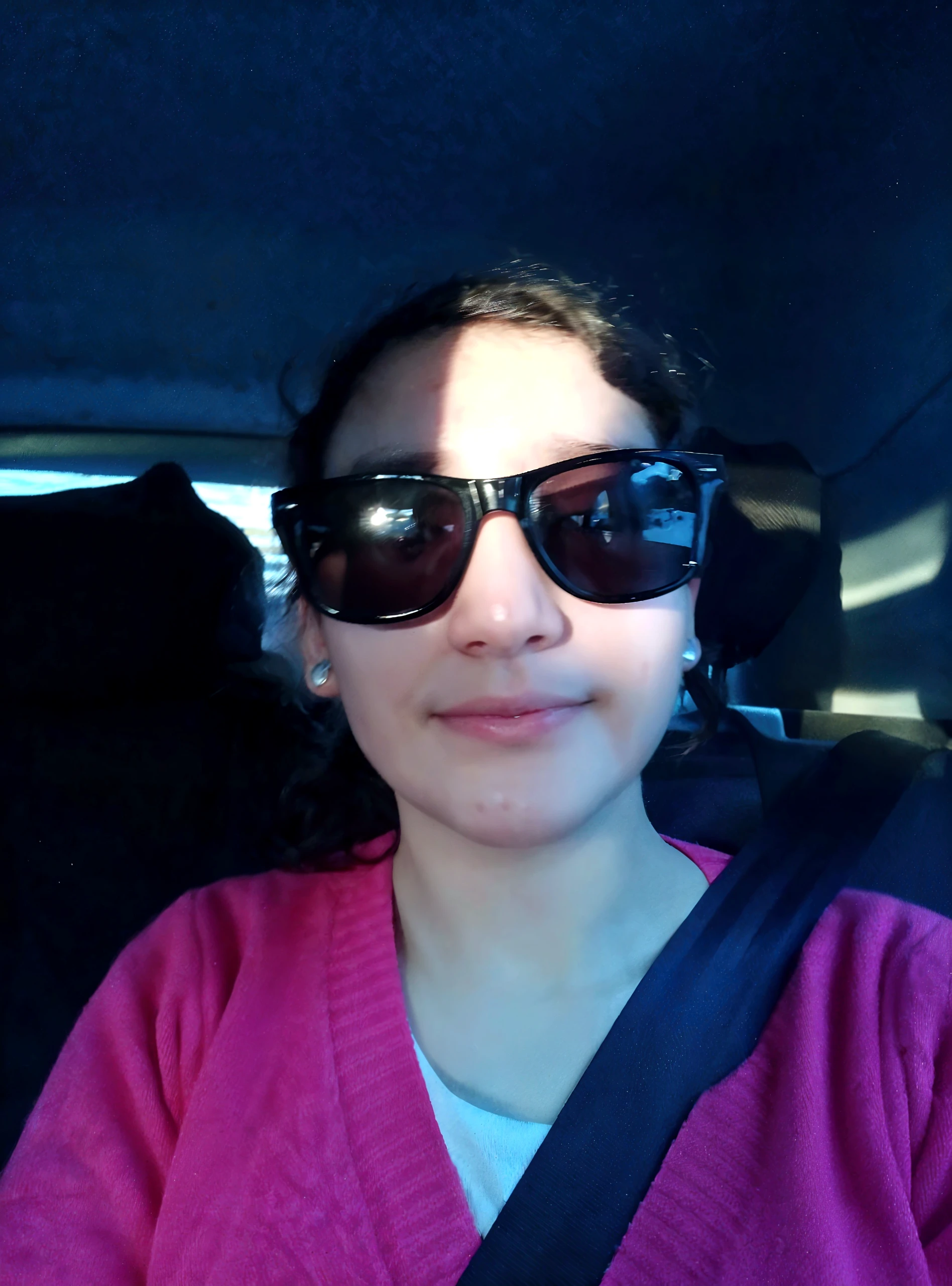 Hay una mujer sentada en un coche con un volante, 30 year old woman, 3 0 year old woman, 30 year old Cuban woman., 30 year old french woman, sin maquillaje, alani guillen, 32 years old, sentada en su auto, 36 years old, 28 years old