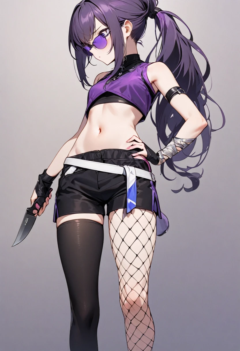 young girl, who wears a short jacket and a crop top, covering her upper body, exposing the navel. She also wears black buttonless shorts with a decorative piece of black and purple fabric, which hangs from the back, and also a white belt, with a gaming console attached to his hip. She has purple sunglasses on her head, , which she ties her hair into a loose ponytail. She also wears a pair of black ones, white and blue shoes, and also a knife, attached to her right leg, and short fishnets on the left calf. Besides, she has blue bandages on her left knee and lower back.