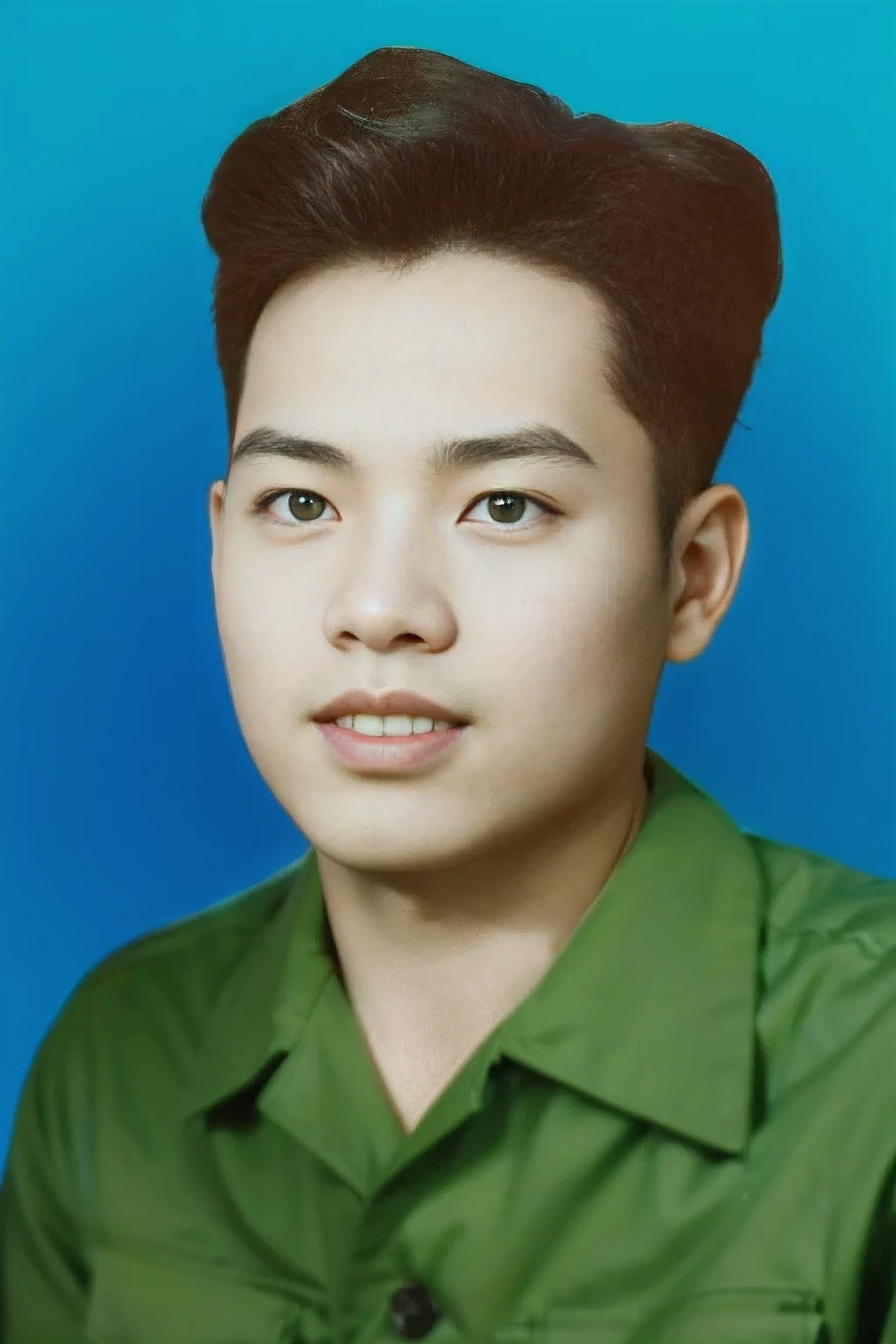 Highly realistic photo, ((masterpiece), (best quality), (raw photo), (photorealistic:1.4), A young Vietnamese soldier from 1954, ((black hair)), wearing a green uniform, ((light blue background)), photo taken by Sony A7IV
