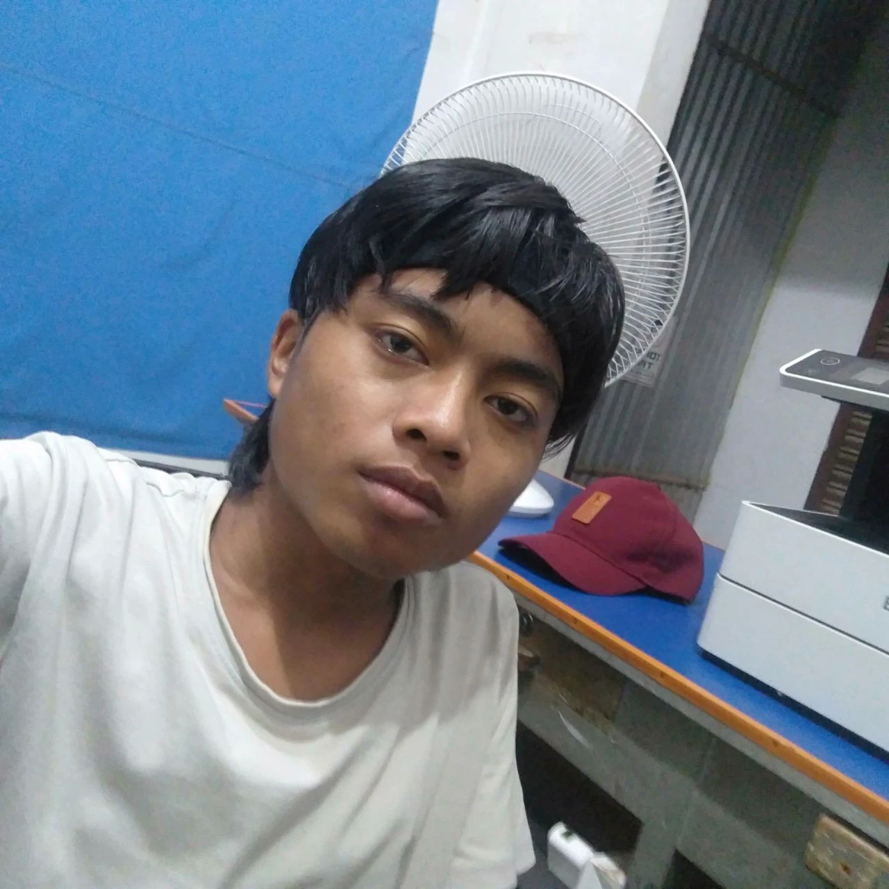 Full fill the blank area with background