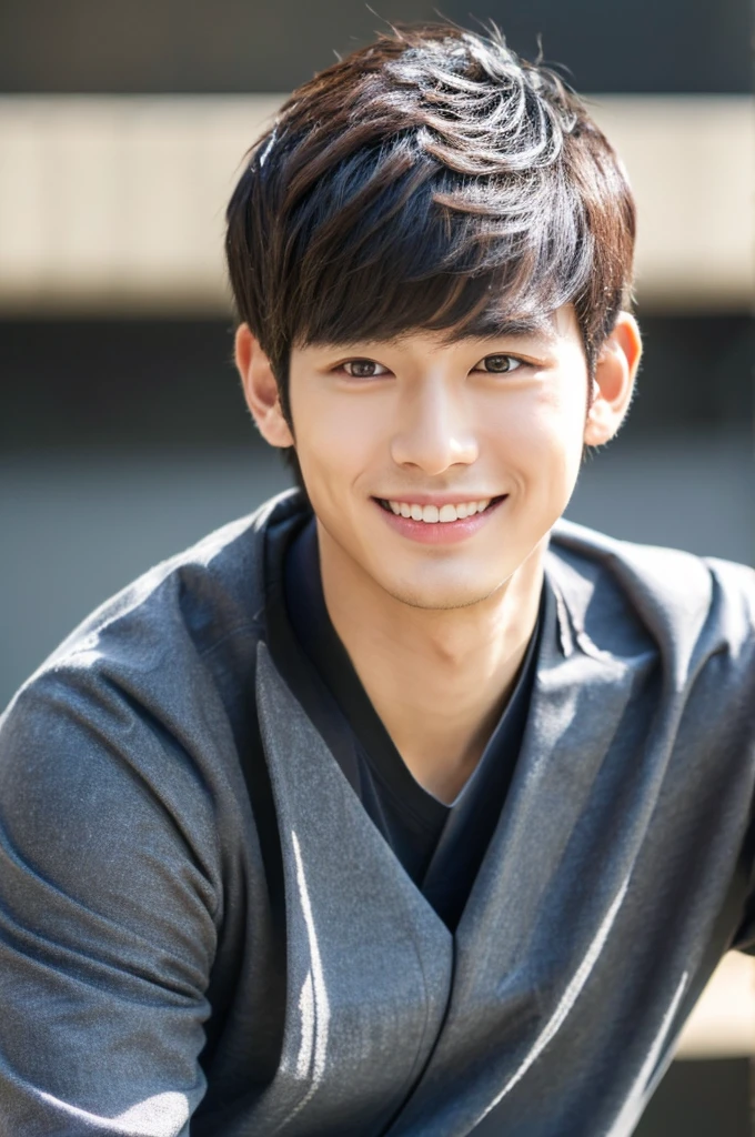 Japanese men、look good、Handsome young man、Regent Hair、Casual wear、act like a model、stalwart、smile、simple background、perfect light、Sharp focus、high definition、high resolution、high color rendering、high resolution、Very realistic、Realistic photos