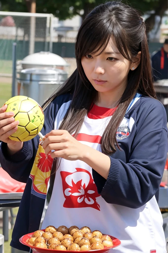 A woman who resembles Shizuka Ishibashi、Eat some piping hot takoyaki、While huffing、Chasing a soccer ball。