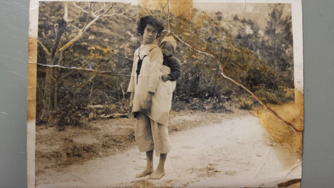 Colorize photos and remove seams