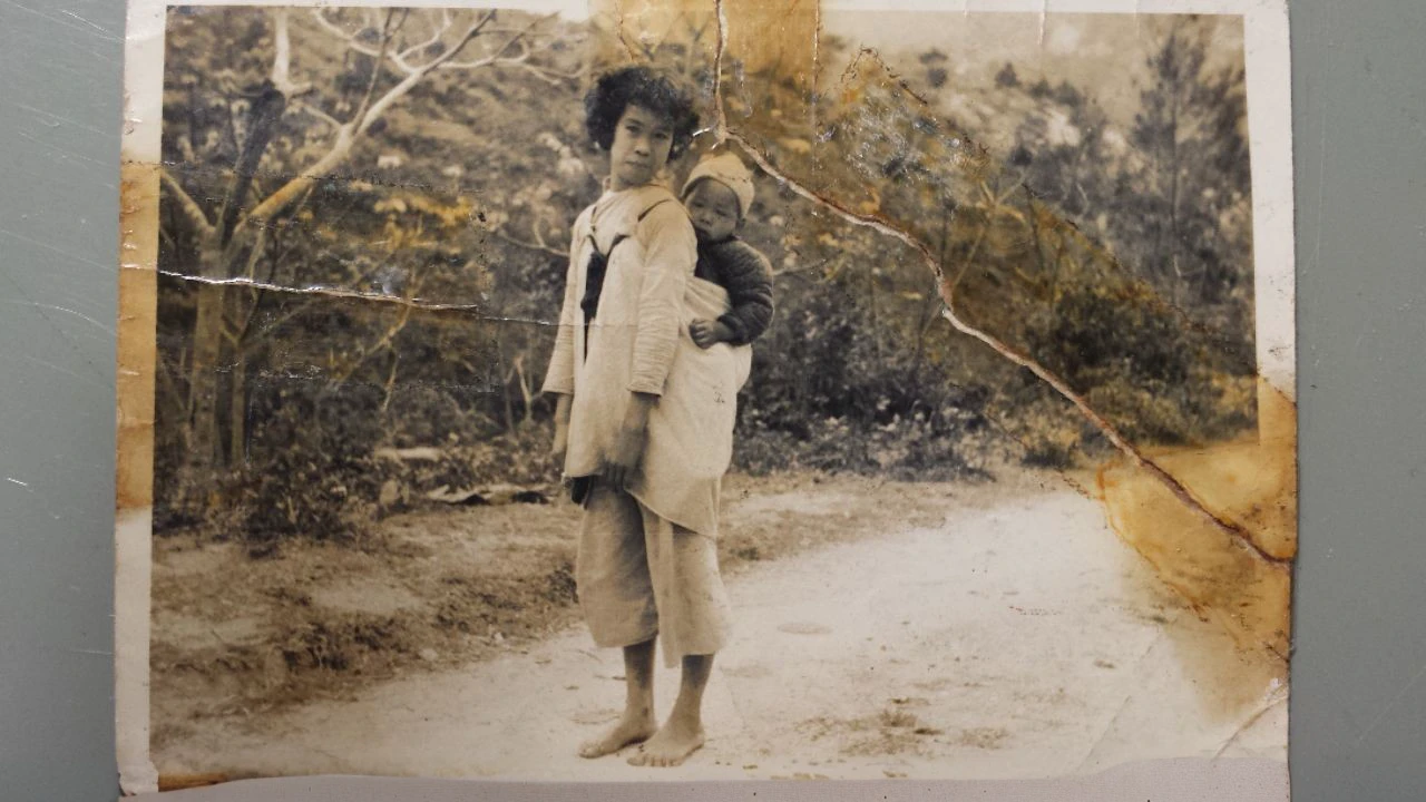 Colorize photos and remove seams
