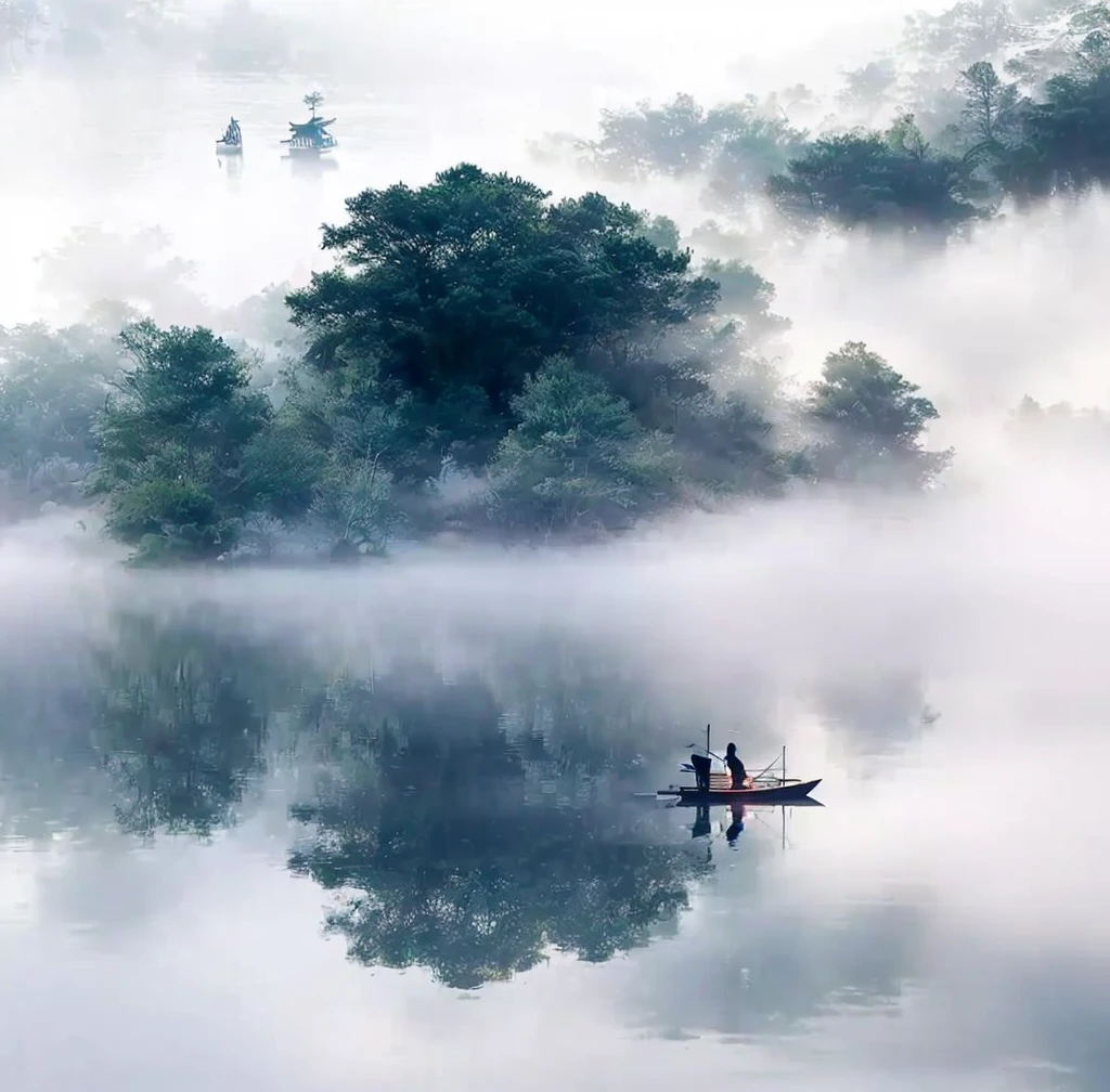 There is a boat and a person on the foggy lake, Extremely beautiful and ethereal, In the peaceful scenery, floating in fog, Water mist, Beautiful and mysterious, by Xie Shichen, Water mists, On the misty lake, by Jiang Tingxi, by Xia Yong, Water mist, mystical lake, by Zheng Xie, Fog on the water, Misty mist