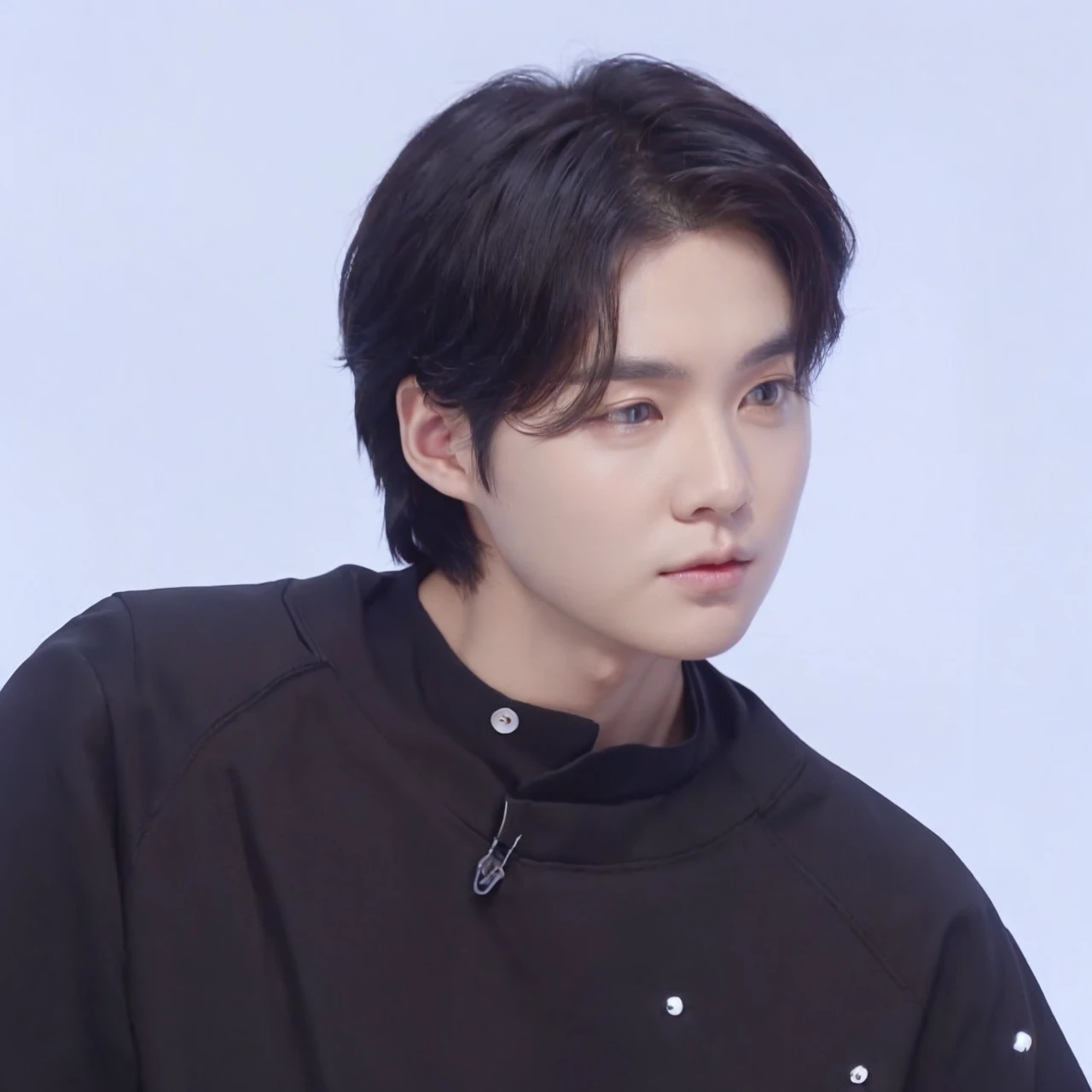 Turn the face into a kpop boy idol, Korean Face, idol suga de BTS, jungkook, Taehyung, Min Yoongi, BTS, korean male face, leaving the lock of the face on the left side, white shirt and black hair