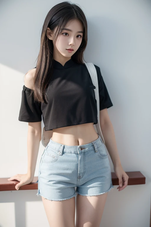 Wear crop tops,Big primary school student Long Jinzhao in shorts