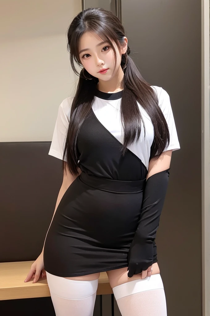 One beautiful girl、Thick thighs、White skin、Black tights、Bite、ponytail、Accentuate your thighs