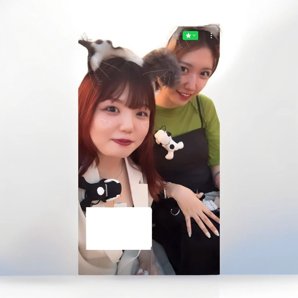 Please fill in the white box at the bottom left of the woman on the left