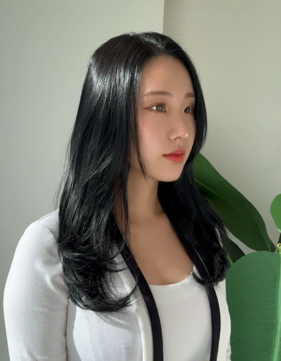 Best Quality, 8k, Masterpiece, (Portrait: 1.3), (photo realistic:1.4), (hyper realistic:1.4), Sharp Focus, looking at viewer, (smoother lighting:1.1), (increase cinematic lighting quality:0.9), realistic lighting, backlighting, light on face, ray trace, (brightening light:1.2), (Increase quality:1.4), sharp detail, (best quality real texture skin:1.4), finely detailed eyes, black_eyes, finely detailed face, 25 year old Korean woman