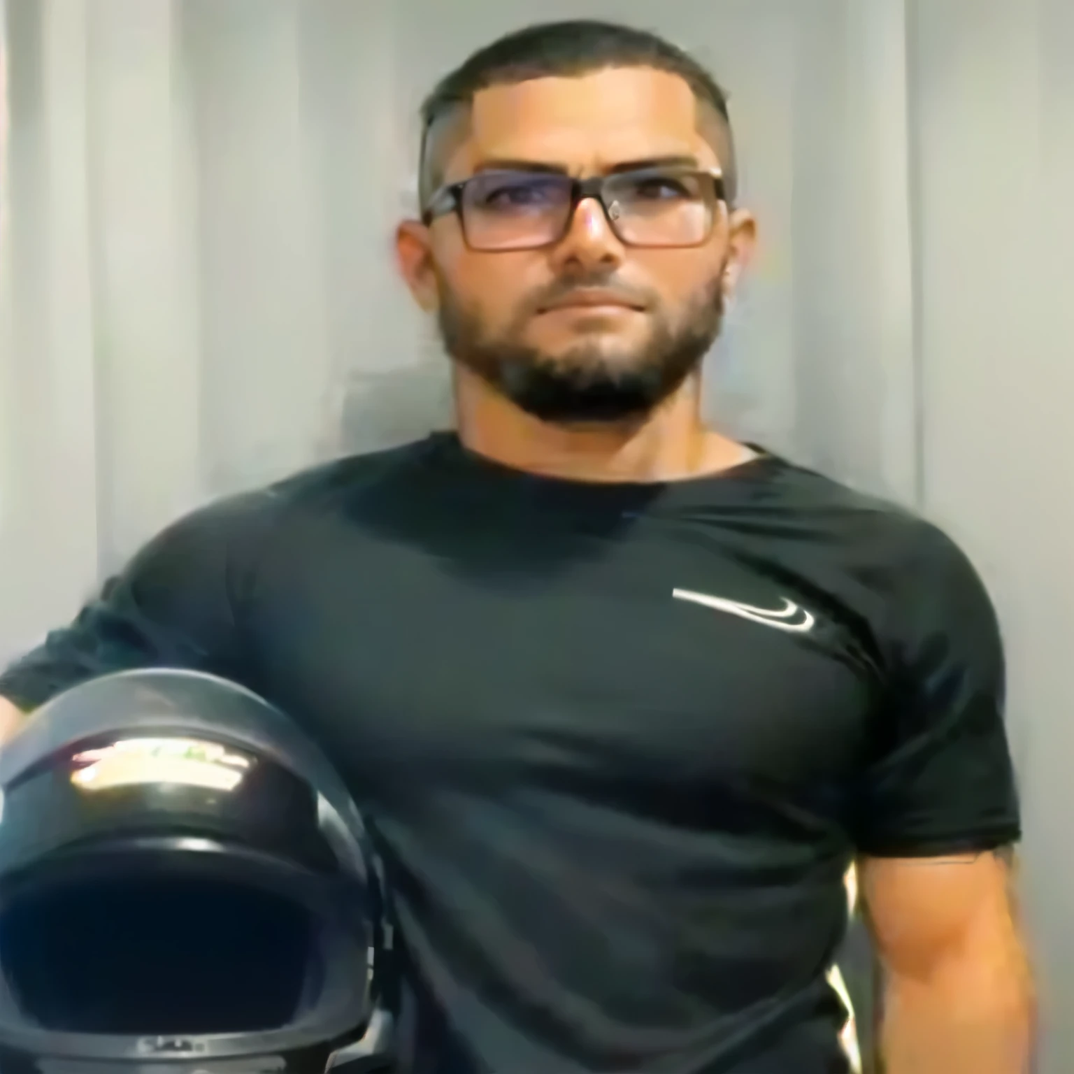 sharp man in a black shirt holding a helmet and a pair of glasses, without a helmet, André Rios, profile pic, christian orrillo, david rios ferreira, Serpentina do Twitch / gamer ludwig, vitor maristane, juan diaz channels, profile pic profissional, perez fabian, profile pic com foto na cabeça, nico delort, Jose Moncada, to be returned