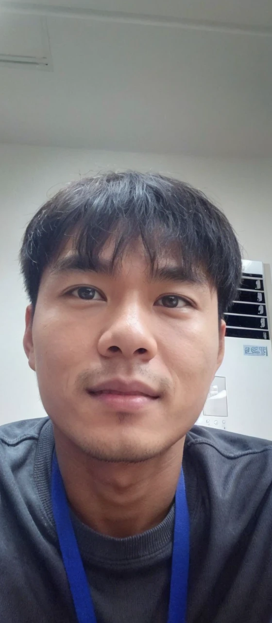ภาพrealistic,Lao young man,Age 30,Oval face,handsome,cool,smile,Wearing a black T-shirt.,Selfie,Be a supervisor,Living at the computer,At the office,midday,Bokeh,realistically,realistic,Sharp eyes,All fingers,นิ้วมือrealistically,Sharp picture,dslr.