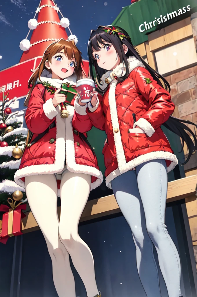 Girls looking at the Christmas tree。Wear winter clothes。At a dynamic angle!