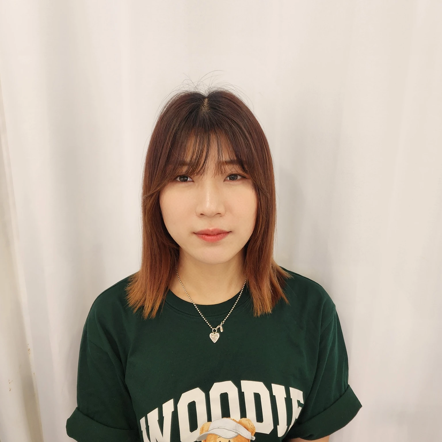 Best Quality, 8k, Masterpiece, (Portrait: 1.3), (photo realistic:1.4), (hyper realistic:1.4), Sharp Focus, looking at viewer, (smoother lighting:1.1), (increase cinematic lighting quality:0.9), realistic lighting, backlighting, light on face, ray trace, (brightening light:1.2), (Increase quality:1.4), sharp detail, (best quality real texture skin:1.4), finely detailed eyes, black_eyes, finely detailed face, 25 year old Korean woman