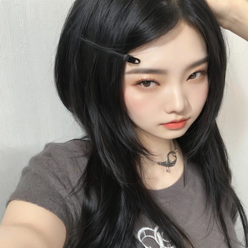 Asian woman Roseanne Park with a comb and a necklace, sui ishida with black hair, black hime cropped fur, black fur, black fur, chiho, pale and light skin!!, Chiho Ashima, whitebangsblack fur, ulzzang, the hime cut, motto hole, ella tiene el black fur con flequillo roseanne park