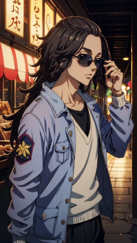 Manjiro Sano, usando uma jaqueta preta, with sunglasses