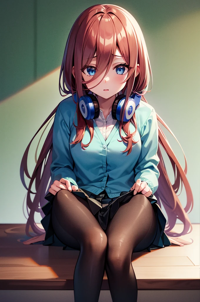 Mikunakano, miku nakano, Long Hair, bangs, blue eyes, Brown Hair, shirt, Hair between the eyes, Headphones, cardigan, Headphones around neck,
break skirt, shirt, Long sleeve, white shirt, pantyhose, Pleated skirt, black pantyhose, cardigan, Green Skirt, blue cardigan,
break indoors, classroom,
break looking at viewer, break (masterpiece:1.2), Highest quality, High resolution, unity 8k wallpaper, (figure:0.8), (Beautiful attention to detail:1.6), Highly detailed face, Perfect lighting, Highly detailed CG, (Perfect hands, Perfect Anatomy),