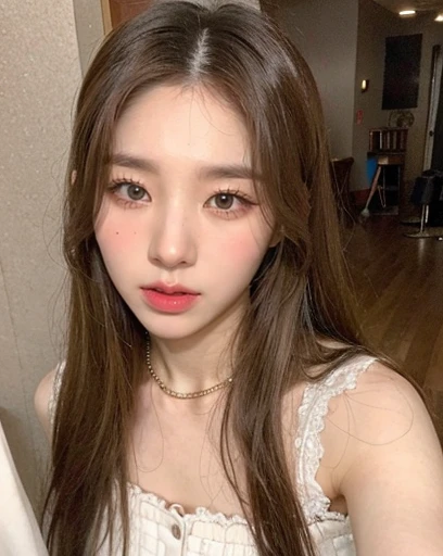 Jeon heejin, full lips, doll lips, large eyes, doll eyes