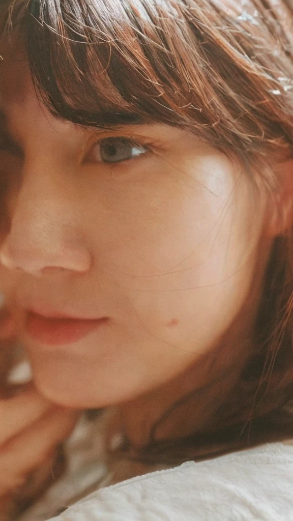 (((smile、Focus on the eyes:1.1、Extremely detailed:1.22、Ultra-high resolution、masterpiece:1.45、Highest quality)))、((((Whole body expression:1.68、camisole、Leaning forward、One person))))、long, straight black hair、So that every single hair is clearly visible、The subtle color changes of hair depending on how the light hits it、 Skin has a natural glow、Fine skin texture、Representing the fine details of pores:1.25、Details of the light redness on the forehead and cheeks、(((Eyes with fine iris details、The eyes depict color gradations and patterns.、Long, natural-looking eyelashes, each and every one visible、Well-groomed eyebrows、眉毛のindivual々The hair is clearly visible、Light reflecting off into the eye、The light in the eyes creates small highlights)))、The nose is delicate、Fine detail on the nostrils、Lips are plump and naturally pink、Depicts the fine lines and soft curves of the lips、lips are shiny and、The gloss on your lips accentuates their shape.、(((Detailed depiction of lip texture、Particular attention to the depiction of light and shadow、Soft natural light gently illuminates the face from the front、A faint glow on the forehead、A slight shine on the nose、A slight glow on the cheeks、Shadows are cast softly along the contours of the face、Accentuate the sides of your cheekbones、Accentuate the sides of the jawline、Emphasize the sides of the nose、The gloss on her lips reflects the light faintly、Lips emphasize the plump texture、The shadow of the hair gives depth and dimension、indivual々The hair shines in the light、