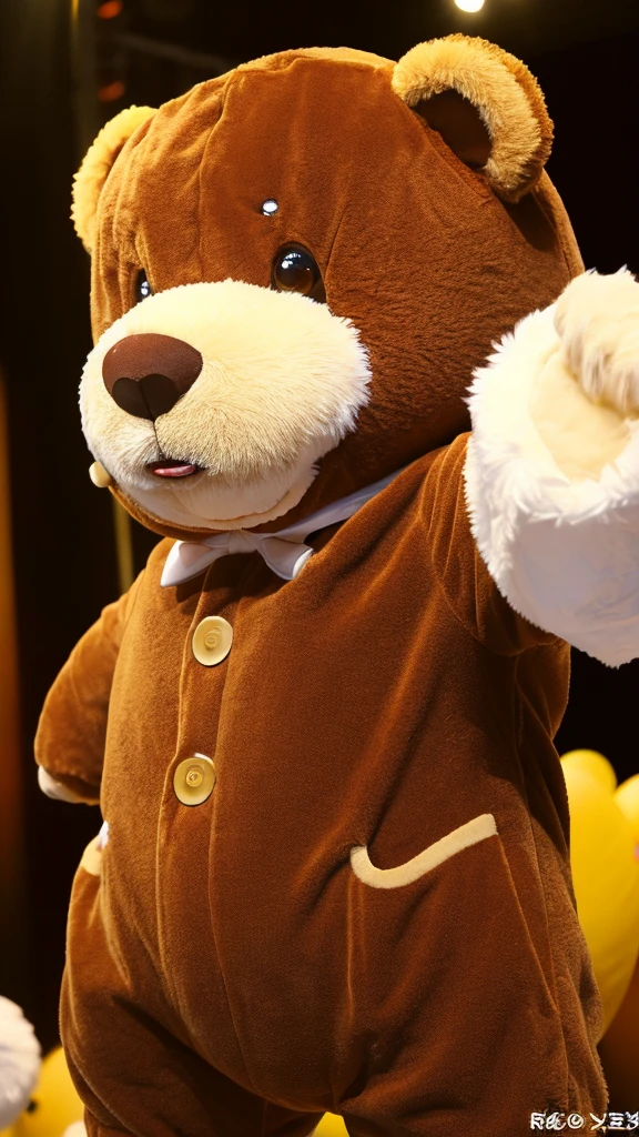 Secretly photographed cute bear mascot light brown Take off the costume and become a real bear. Inside was oozing butter.