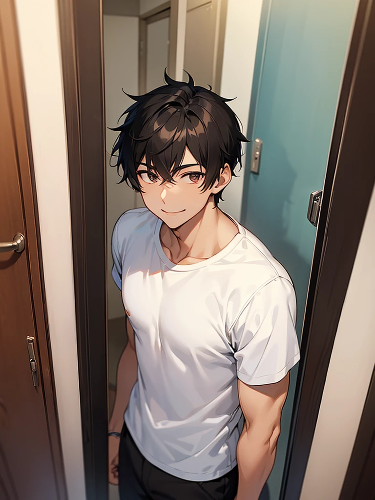 1 male、A slim, muscular man with short black hair wearing a black shirt opened the door to the apartment.、Brown skin、Smiling、1 male後ろに金髪の男が立っている、White shirt