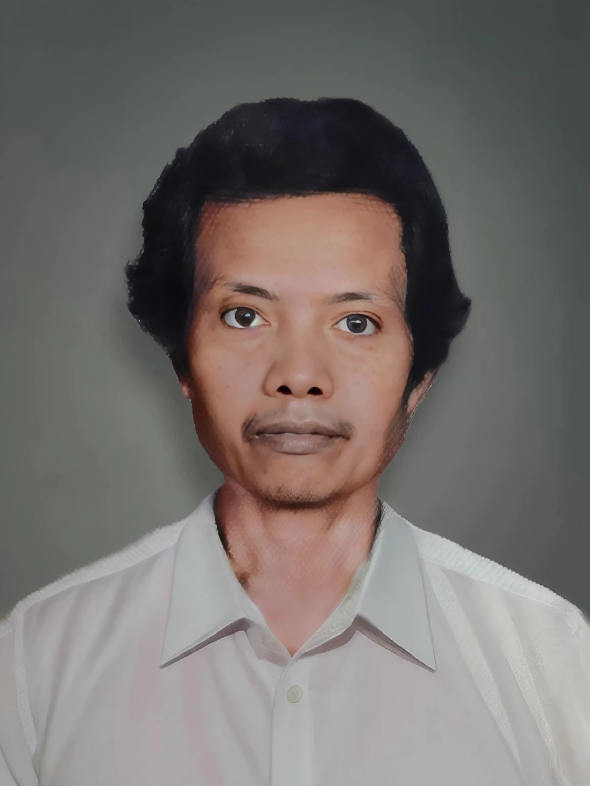 Make this photo look realistic and detailed, there is a man with a white shirt, potrait, digital art but photo, protrait, full protrait, 40 years old man, very detailed potrait, realistic portrait photo, close up potrait, profile portrait, very detailed face, very realistic face, very perfected face, very detailed clothes, very realistic clothes, very perfected clothes