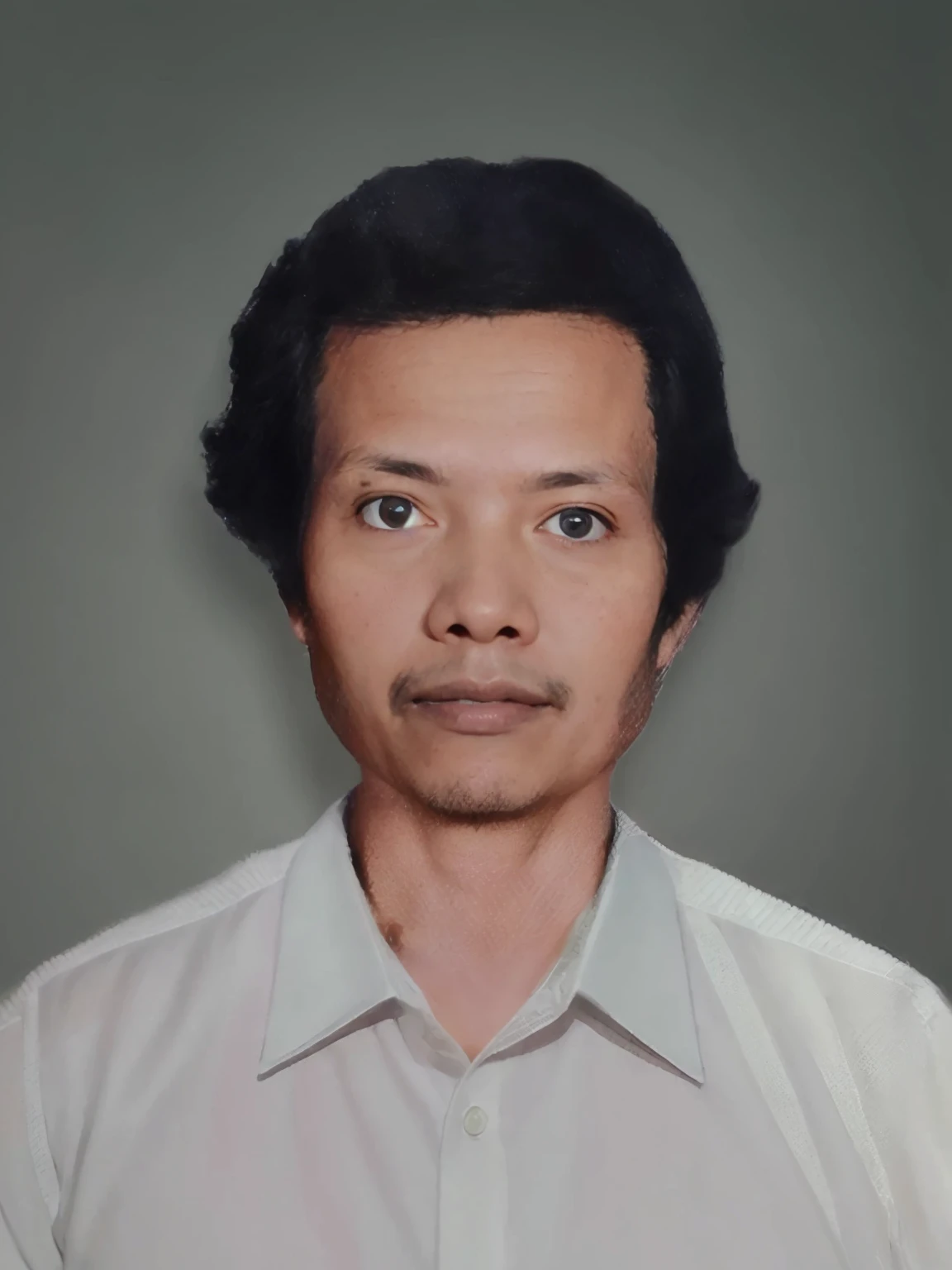 Make this photo look realistic and detailed, there is a man with a white shirt, potrait, digital art but photo, protrait, full protrait, 40 years old man, very detailed potrait, realistic portrait photo, close up potrait, profile portrait, very detailed face, very realistic face, very perfected face, very detailed clothes, very realistic clothes, very perfected clothes