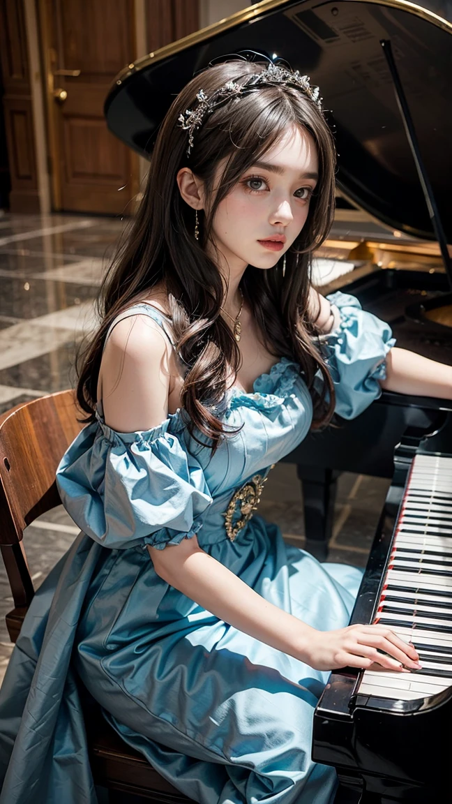 Playing the piano。Neat costume