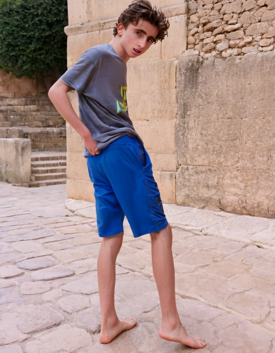 A 10 year old boy, white skin, light brown curly hair, blue eyes, fine features, athletic body., piernas gruesas, mucho calor la luna de fondo