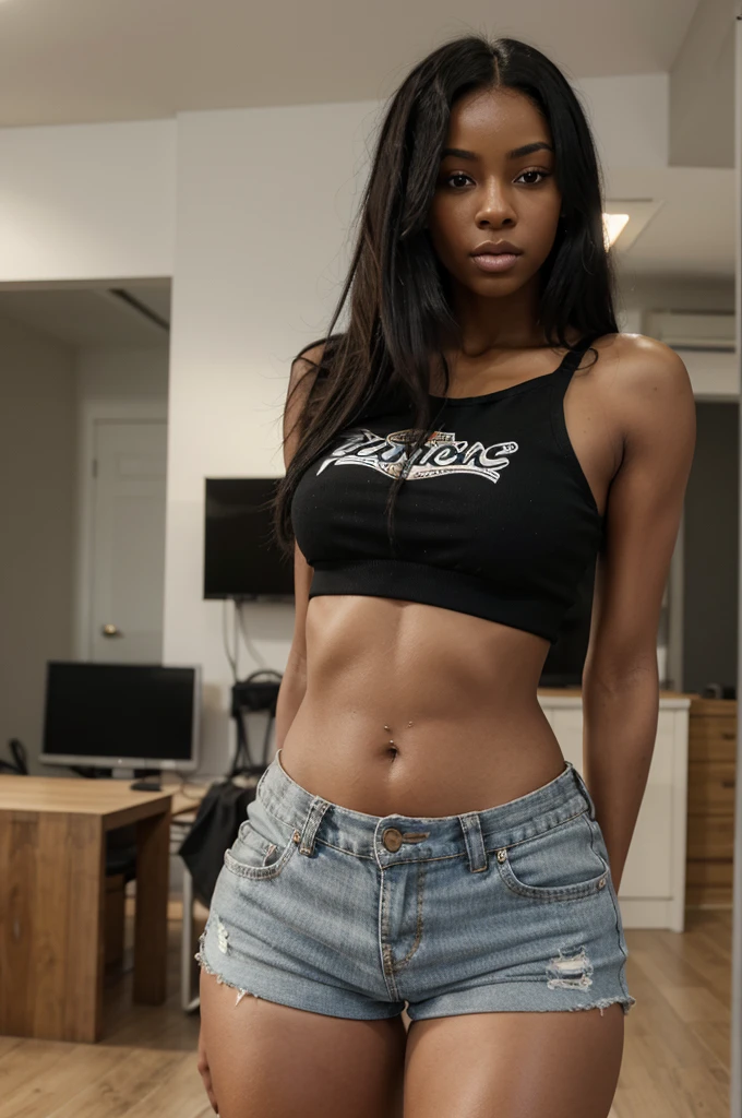 There is a black woman with voluminous black hair, dyed blonde, Standing in a room, sutiã e shorts streetwear, slim waist and thick hips, smallest belly ever, beautiful belly, toned body, skin fair, sexy girl wearing shorts, skin tanned, t-shirt and shorts, Asterote, crop top e shorts, attractive body, apta, 8k photo