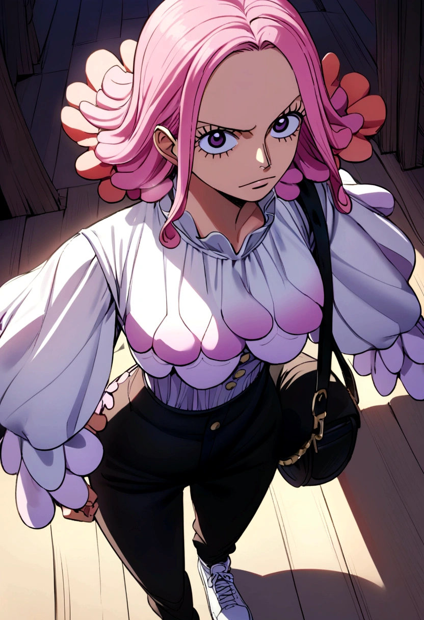Personagem de one piece, pink hair, lilac eyes, a white streak in the bangs, mushroom blouse with long sleeves, high waist pants, white sneakers and a side bag