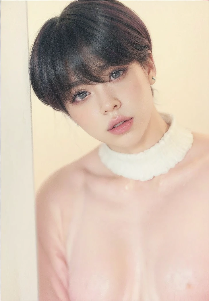 a closeup of a person with pink hair and a camera, Jimin\full lips, portrait of jossi de blackpink, jossi de blackpink, Jimin\his right eyelid is swollen, accurate Jimin face, her face looks like an orchid, roseanne park by blackpink, Jimin, retrato de Jisoo from Blackpink, Jisoo from Blackpink, Jimin\'s grecian nose