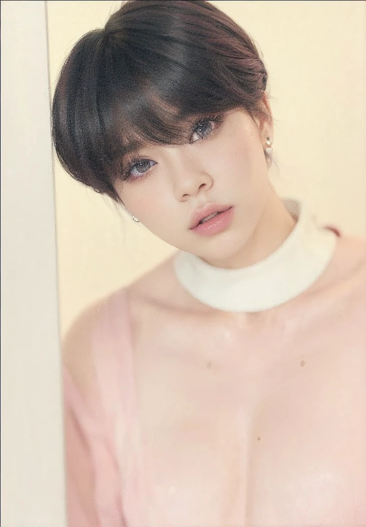 a closeup of a person with pink hair and a camera, Jimin\full lips, portrait of jossi de blackpink, jossi de blackpink, Jimin\his right eyelid is swollen, accurate Jimin face, her face looks like an orchid, roseanne park by blackpink, Jimin, retrato de Jisoo from Blackpink, Jisoo from Blackpink, Jimin\'s grecian nose